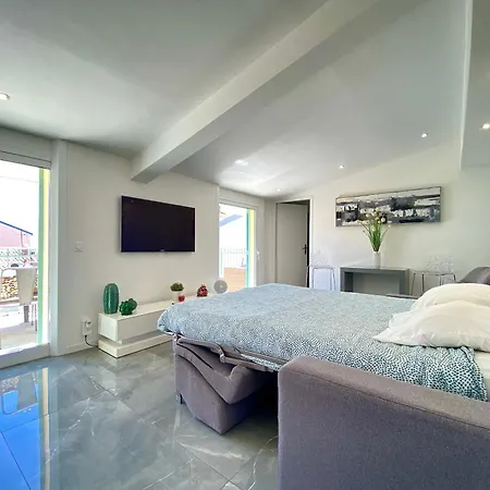 Les Toits Du Soleil: Luxury With Terraces And Jacuzzi In Apartment Cannes