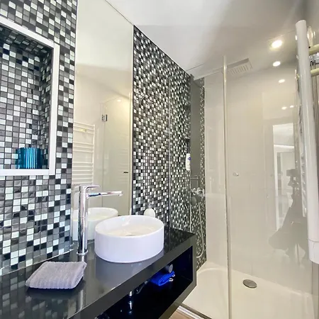 Les Toits Du Soleil: Luxury With Terraces And Jacuzzi In Apartment Cannes