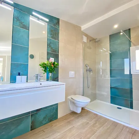 Les Toits Du Soleil: Luxury With Terraces And Jacuzzi In Apartment